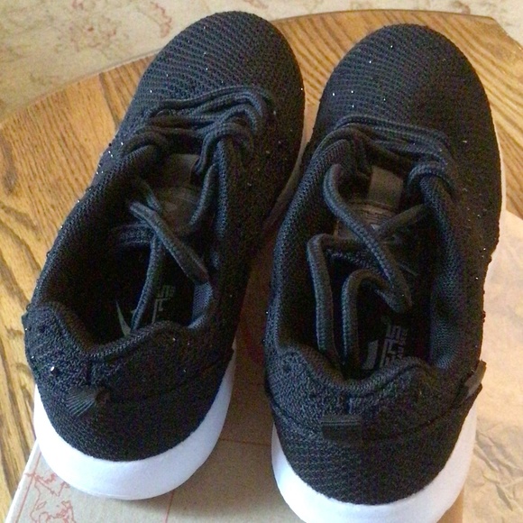 Geers by Dream Seek Little Girls Black Studded Sneaker sz 2 NIB - Picture 2 of 7